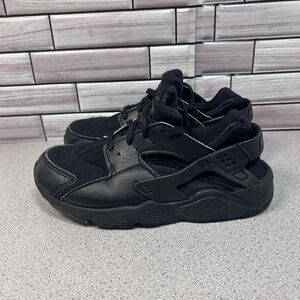 Nike Hurarache Kids size 3Y Black Sneakers